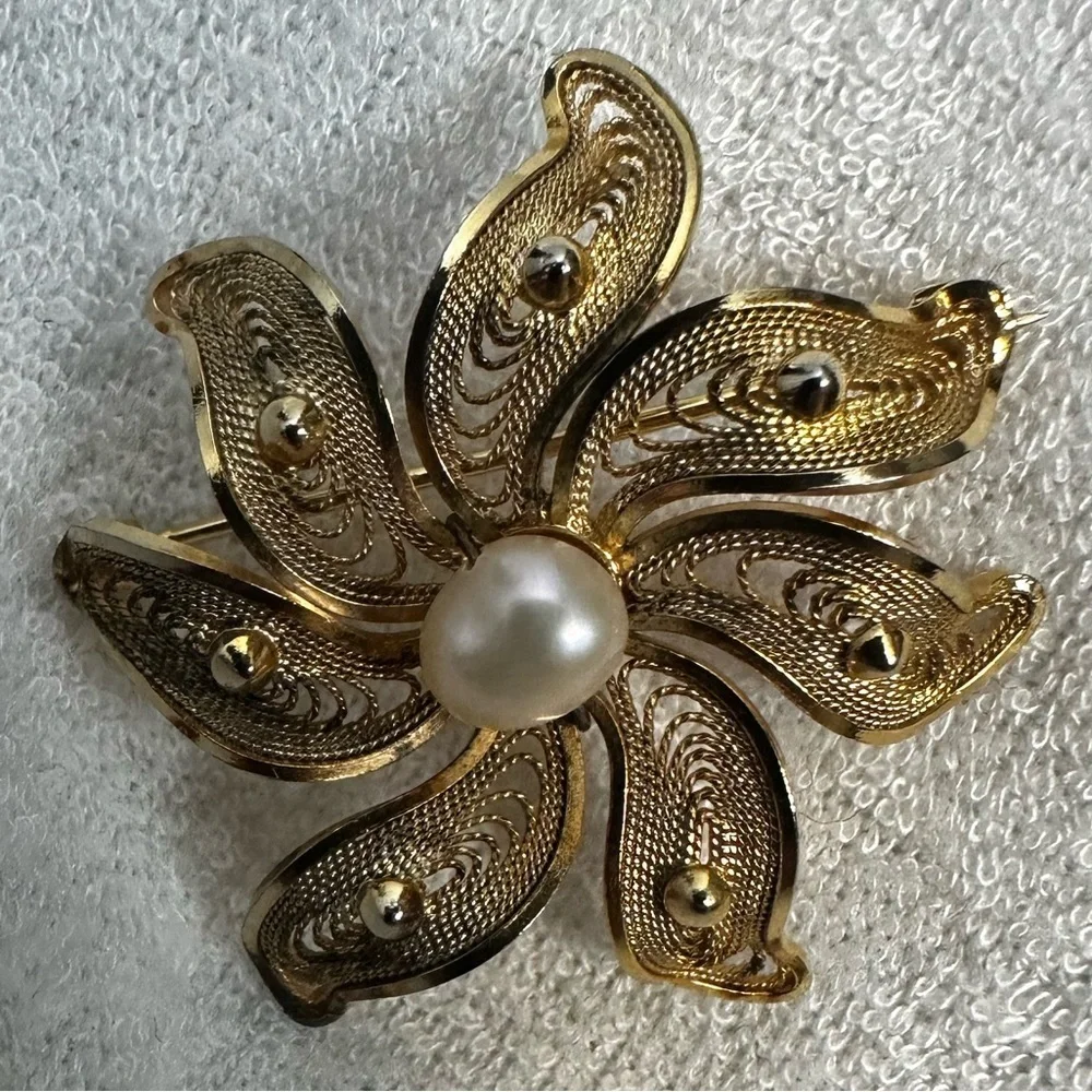 DIXELLE 12k Gold Filled Filigree Floral Brooch with Pearl Center